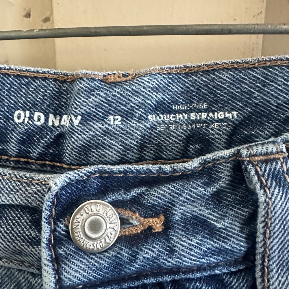 Old Navy High Rise Slouchy Straight Distressed Cropped Jeans Women’s Size 12 - Picture 2 of 7